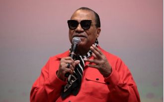 Billy Dee Williams supports actors wearing blackface.