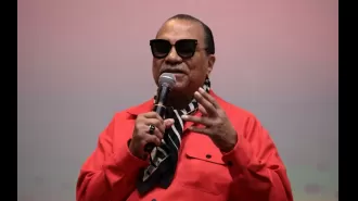 Billy Dee Williams supports actors wearing blackface.