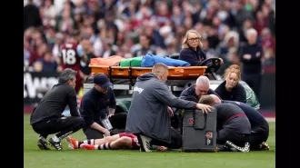 Moyes gives an update on Earthy's condition after he suffers a bad injury during his first game with West Ham.