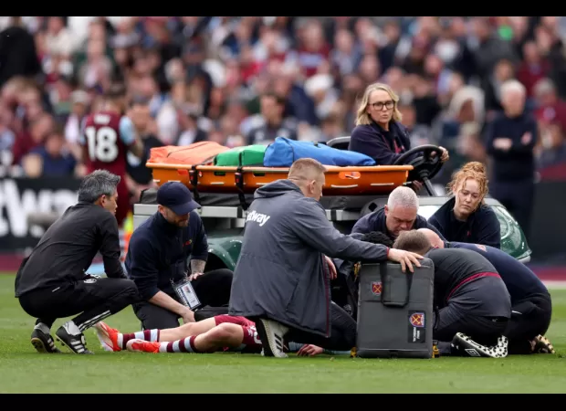 Moyes gives an update on Earthy's condition after he suffers a bad injury during his first game with West Ham.