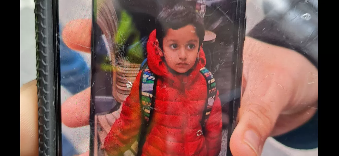 Hurry to find 3-year-old boy missing in central London.
