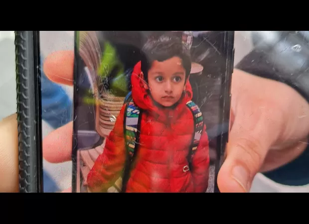 Hurry to find 3-year-old boy missing in central London.
