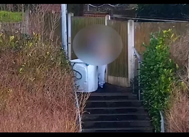 Someone dumped a washing machine in broad daylight and quickly left, in a bold act of illegal dumping.