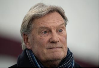Hoddle makes prediction for Arsenal and Man City games in Champions League.