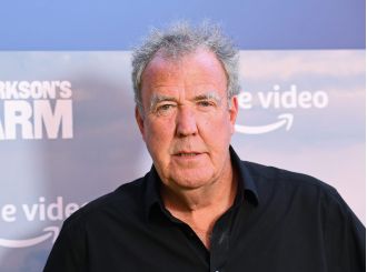 Top Gear host Jeremy Clarkson honors legendary member of the show who passed away at the age of 80.