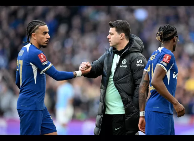 Gullit warns of potential struggles for Mudryk and Palmer at Chelsea.