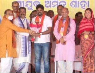Former Congress member Prabodh Tirkey, who was a captain in the hockey team, has now joined the BJP.