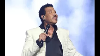 Lionel Richie comes back to his hometown to inaugurate a park named Hello Park in Tuskegee.