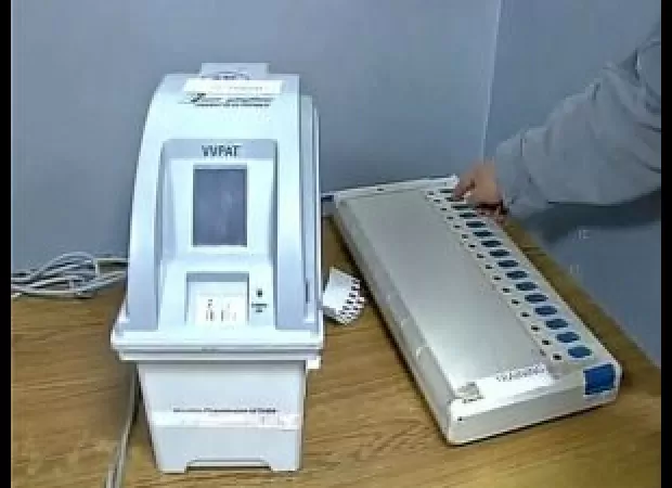 Ex-CECs say Supreme Court's EVM order doesn't require full verification.