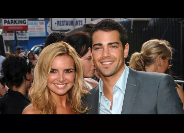 TikTok video goes viral as viewers reminisce about forgotten celebrity couples.