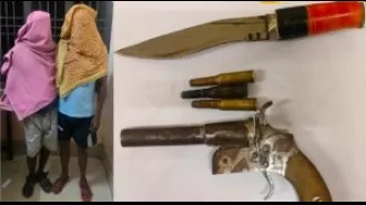 Police arrest two criminals from Jharkhand.