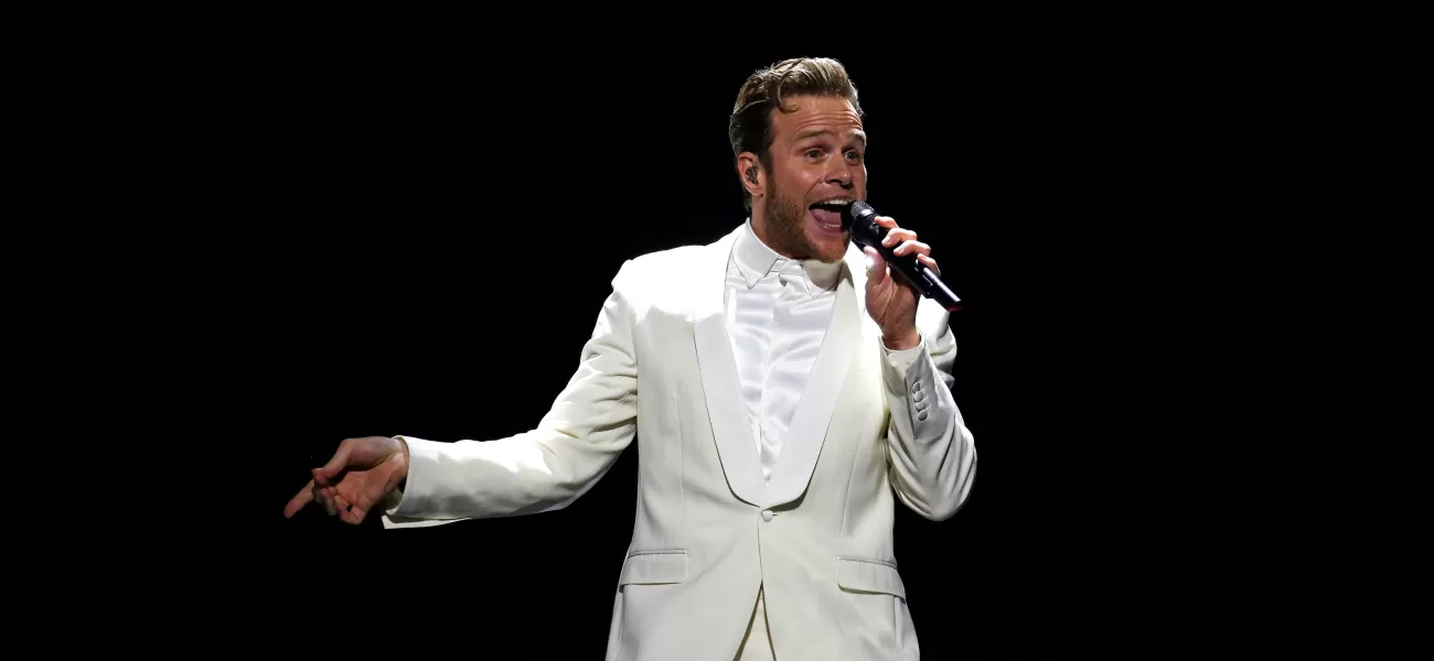 Olly Murs feels guilty for leaving his wife to care for their newborn daughter while he's away on tour.
