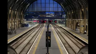 Kings Cross station cleared due to fumes causing passengers to feel dizzy.