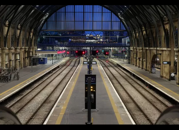 Kings Cross station cleared due to fumes causing passengers to feel dizzy.