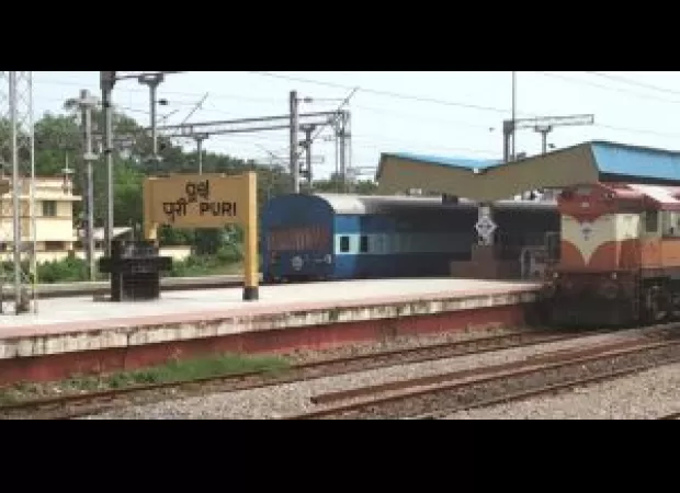 Four workers hurt in collapse of Puri railway station portico under construction.