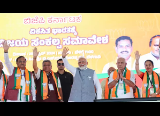 Modi criticizes Rahul for insulting Indian rulers but ignoring Aurangzeb's cruelties.