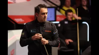 Ronnie O'Sullivan is struggling but still winning against Ryan Day at the Crucible.