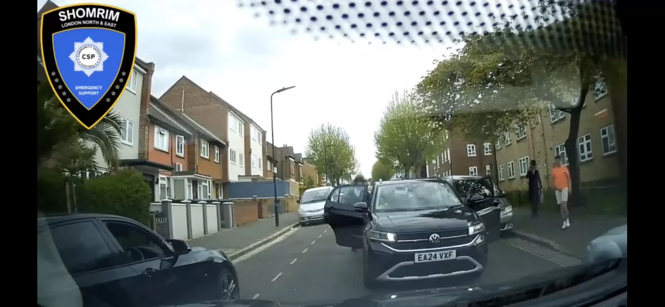 Four men attempted to kidnap a Jewish man in London by forcing him into the trunk of a car.