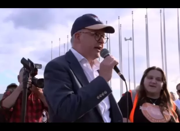 PM denies being dishonest about rally speaking arrangements