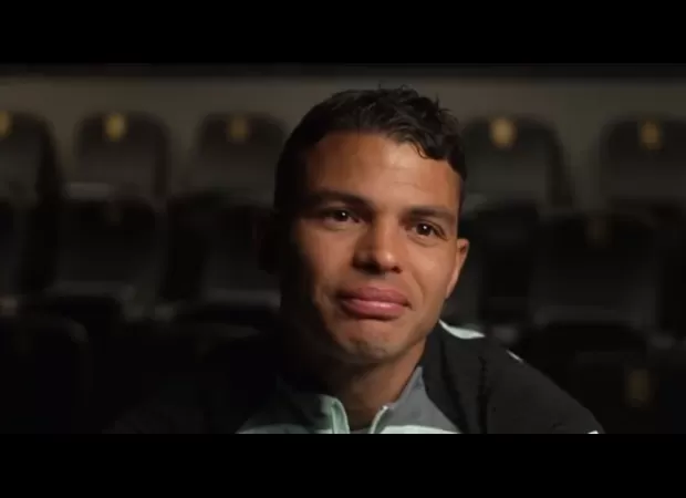 Thiago Silva assures Chelsea supporters of his commitment despite his departure announcement.