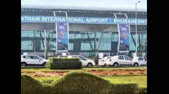 Security staff confiscate Rs 75 lakh in cash at Bhubaneswar airport.