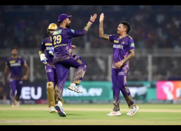 Kolkata beats Delhi by 7 wickets thanks to Salt's 50 and Chakravarthy's 3 wickets in IPL 2024.