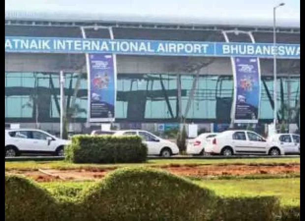 Security staff confiscate Rs 75 lakh in cash at Bhubaneswar airport.
