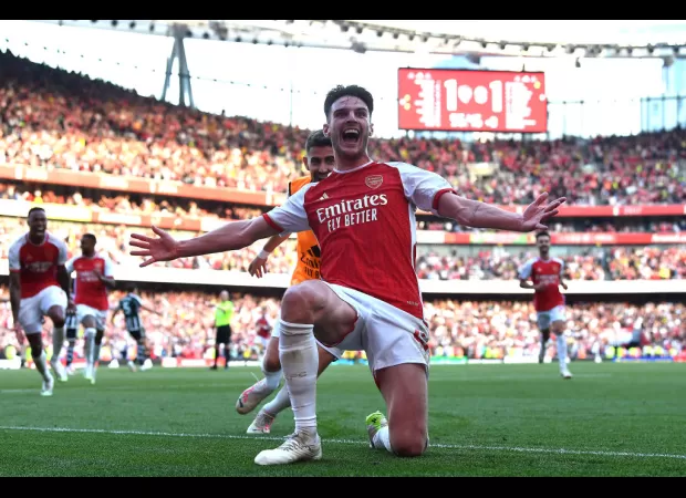 Declan Rice, a player for Arsenal, takes a jab at Roy Keane and two other commentators.