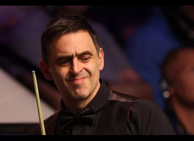 Snooker player Ronnie O'Sullivan is having a difficult time in the Stuart Bingham match at the Crucible quarter-finals.