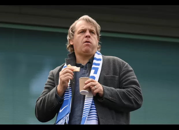 Chelsea player's father criticizes club owners and makes plans for his son to leave.