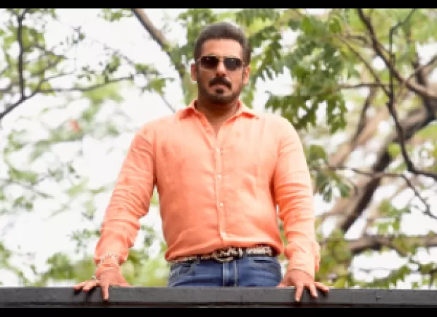 Man accused of firing at Salman Khan's house dies in hospital after attempting suicide while in police custody.