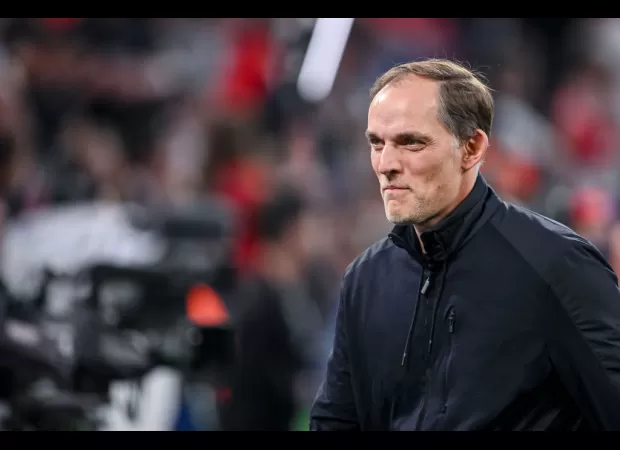 Bayern Munich denies rumors of Thomas Tuchel leaving for Manchester United and expresses desire for him to stay.