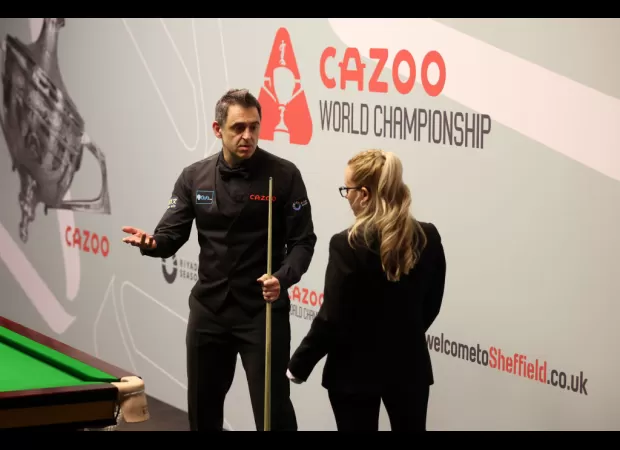 Ronnie O'Sullivan praised for showing outstanding sportsmanship at World Snooker Championship.