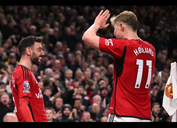 Hojlund supports Fernandes amid speculation of a rift with Man Utd captain.