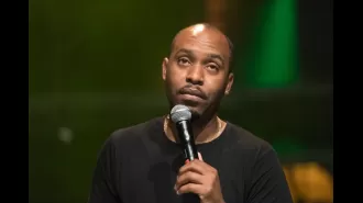 Comedian Dane Baptiste apologizes for threatening a Jewish comedian, expressing deep regret.