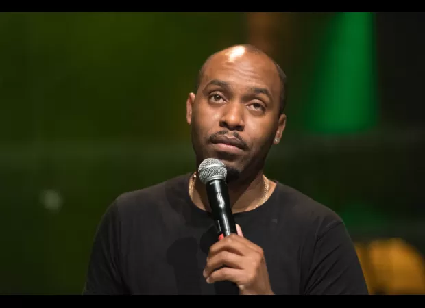 Comedian Dane Baptiste apologizes for threatening a Jewish comedian, expressing deep regret.