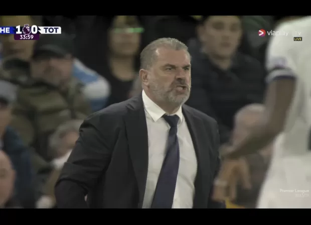 In upset against Chelsea, Ange Postecoglou angrily confronts Tottenham players.