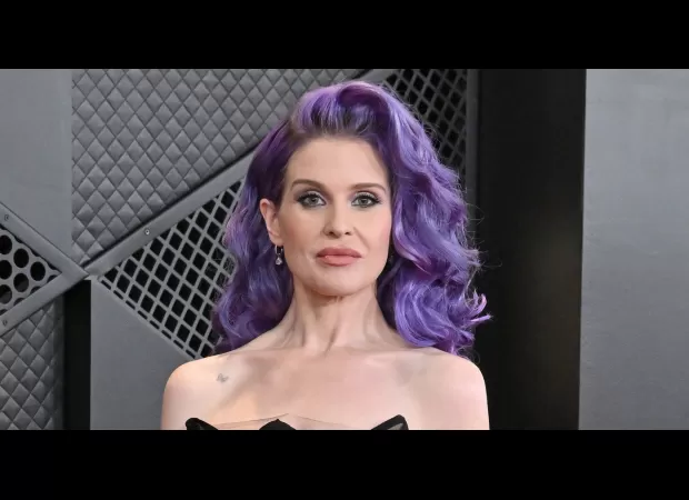 Kelly Osbourne clarifies stance on Ozempic following significant weight loss.