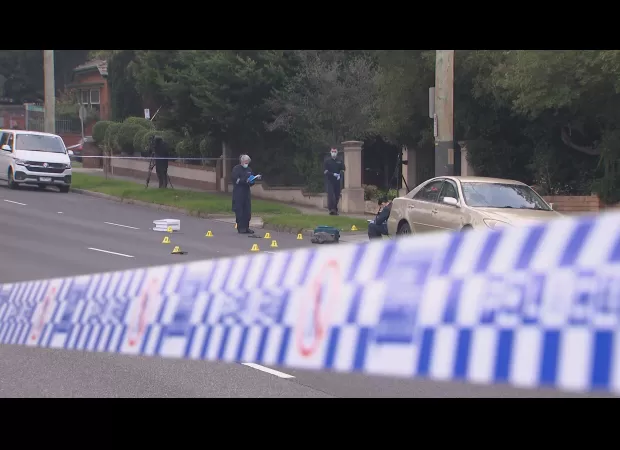 Fatal stabbing in Melbourne's south-east leaves one dead and another injured