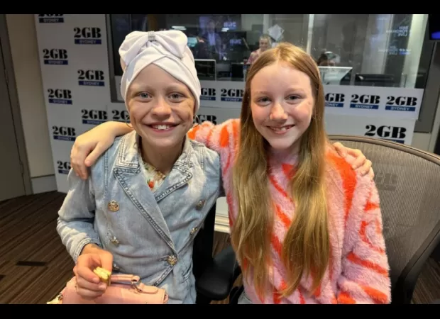 A friend made a touching sacrifice for an 11-year-old girl who is fighting ovarian cancer.