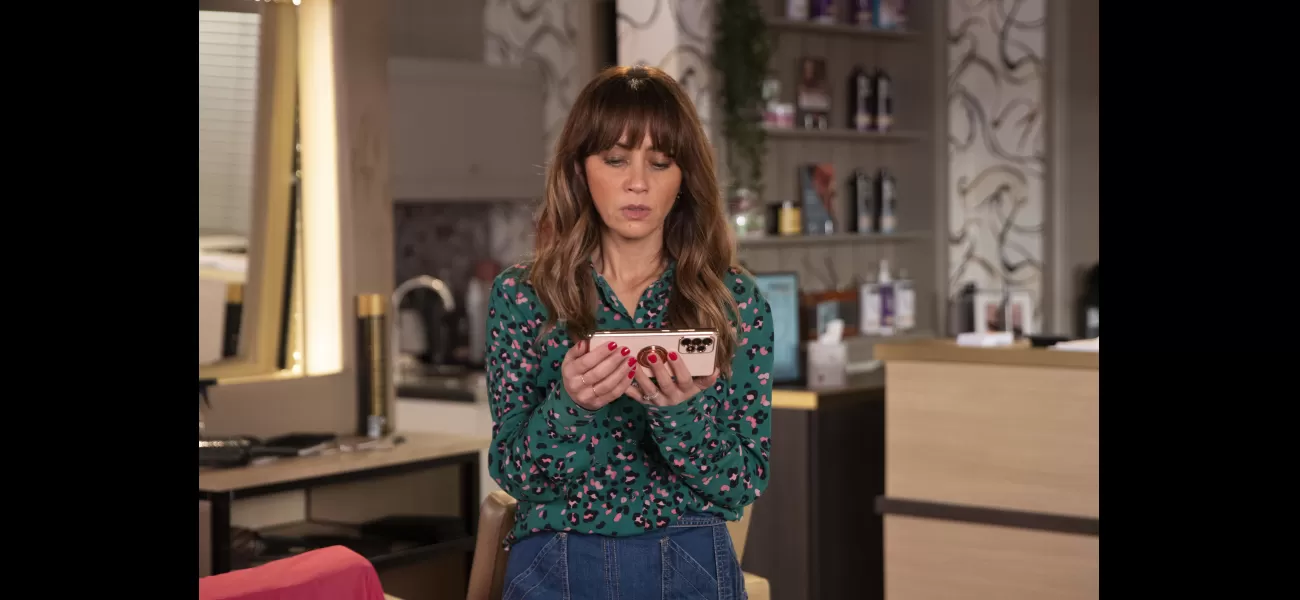 Maria confronts Sarah and Gary in new video about their alleged affair on Coronation Street.