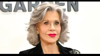 At 86, Jane Fonda stuns with flawless skin on red carpet, defying age.