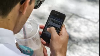 Telstra postpones shutting down 3G network.