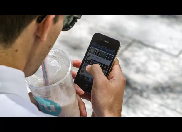 Telstra postpones shutting down 3G network.