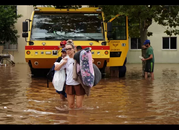 At least 60 dead and 101 missing in southern Brazil due to floods.