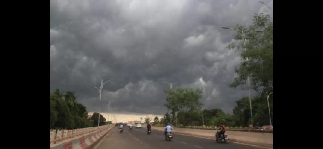 Temperatures in Odisha reach over 43 degrees at seven locations and thunderstorms are expected in the next four days.