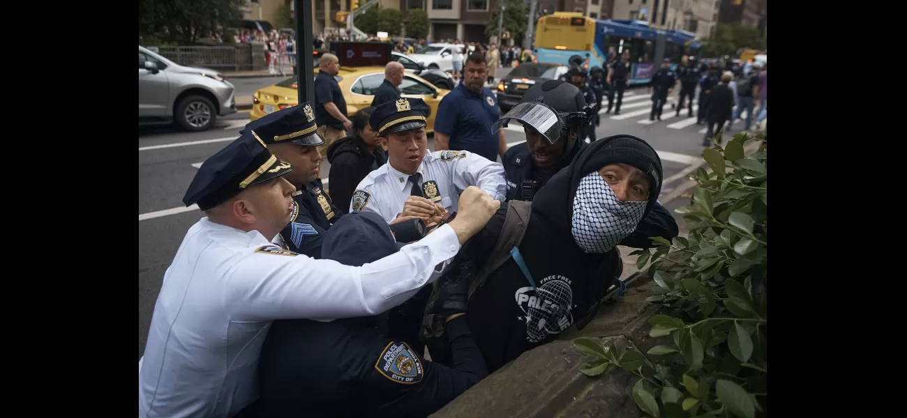 Activists against war detained during Met Gala event