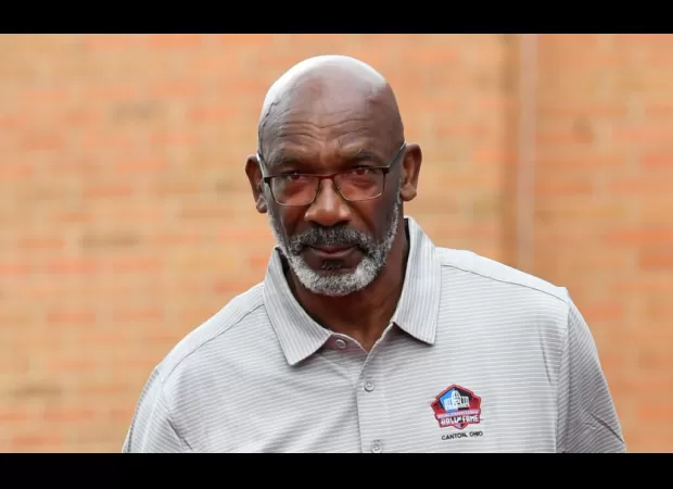 Ex-Steelers player John Stallworth gifts $1M+ to Alabama A&M University.