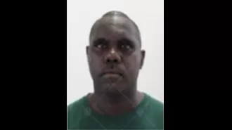 Fugitive at large after escaping police in Darwin.