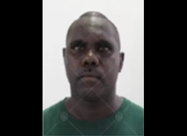 Fugitive at large after escaping police in Darwin.